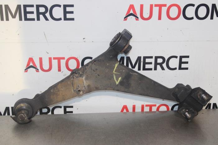 Front wishbone, left from a Citroën Saxo 1.1i X,SX 2001
