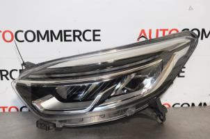 Used Headlight, left Renault Captur (2R) 0.9 Energy TCE 12V Price € 350,00 Margin scheme offered by Autocommerce