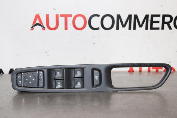 Usados Interruptor de ventanilla eléctrica Renault Captur I (2R) 0.9 Energy TCE 12V Precio € 30,00 Norma de margen ofrecido por Autocommerce