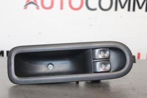 Usagé Commutateur vitre électrique Renault Twingo II (CN) 1.2 Prix sur demande proposé par Autocommerce