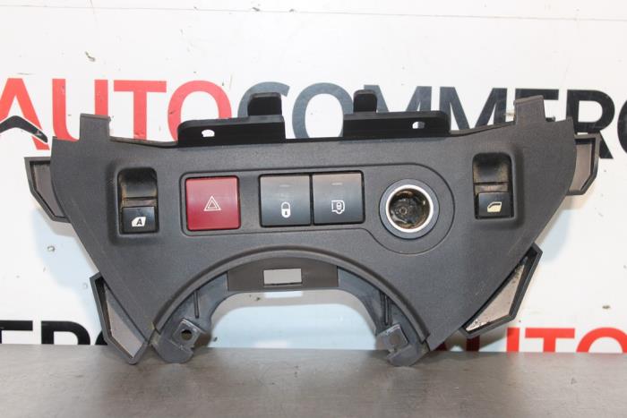 Usados Interruptor combinado de ventanillas Peugeot Partner (GC/GF/GG/GJ/GK) 1.6 HDI 90 Precio € 25,00 Norma de margen ofrecido por Autocommerce