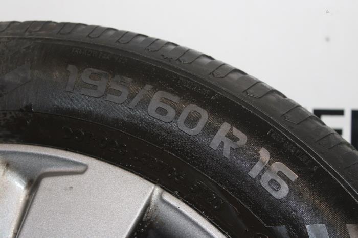 Wheel + winter tyre from a Peugeot 2008 (CU)  2018