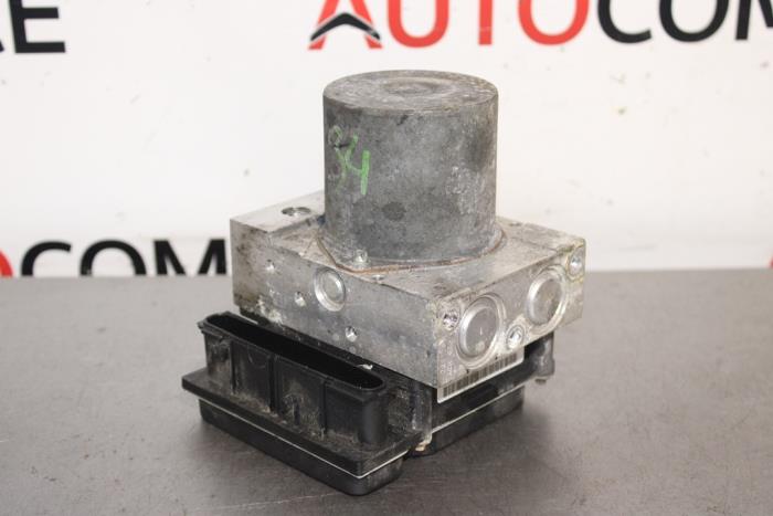 Begagnade ABS-pump Ford Transit 2.2 TDCi 16V Pris € 30,00 Marginaltabell erbjuds av Autocommerce