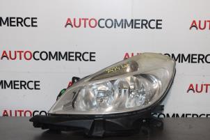 Used Headlight, left Renault Clio III (BR/CR) 1.6 16V Price on request offered by Autocommerce