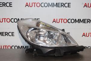 Używane Reflektor prawy Renault Clio III (BR/CR) 1.6 16V Cena na żądanie oferowane przez Autocommerce
