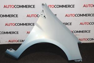 Used Front wing, right Renault Clio III (BR/CR) 1.6 16V Price on request offered by Autocommerce