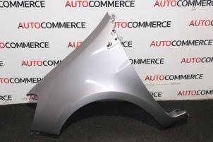 Used Front wing, left Renault Clio III (BR/CR) 1.2 16V 75 Price on request offered by Autocommerce