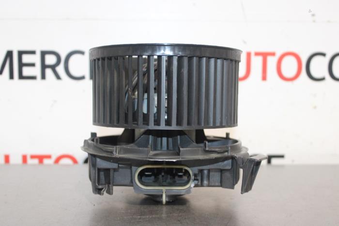 Motor de ventilador de calefactor de un Renault Clio III (BR/CR) 1.2 16V 75 2009