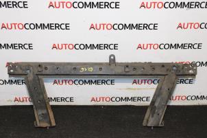Used Radiator bar Renault Clio III (BR/CR) 1.2 16V 75 Price on request offered by Autocommerce