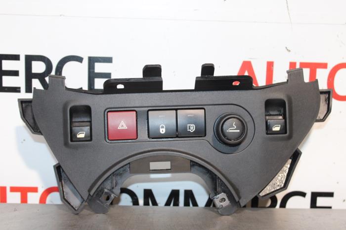 Usados Interruptor combinado de ventanillas Citroen Berlingo 1.6 Hdi 75 16V Phase 1 Precio € 20,00 Norma de margen ofrecido por Autocommerce