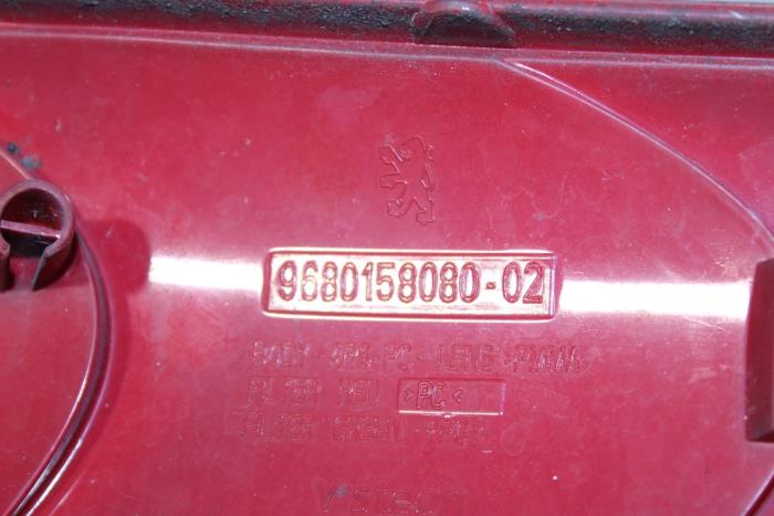 Rücklicht links van een Peugeot 207 SW (WE/WU) 1.6 HDi 16V 2008