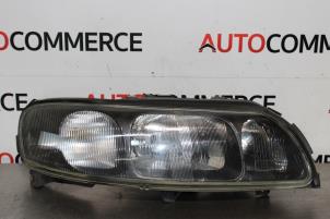 Used Headlight, right Volvo S60 I (RS/HV) 2.4 20V 140 Price € 40,00 Margin scheme offered by Autocommerce