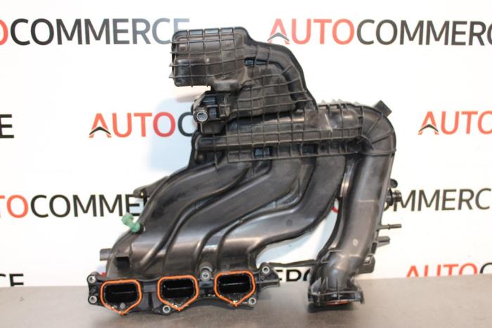 Intake manifold from a Renault Twingo III (AH) 1.0 SCe 70 12V 2018