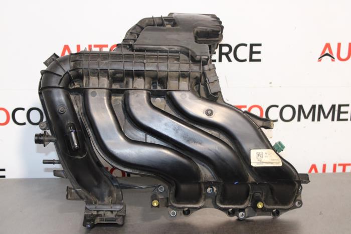 Intake manifold from a Renault Twingo III (AH) 1.0 SCe 70 12V 2018