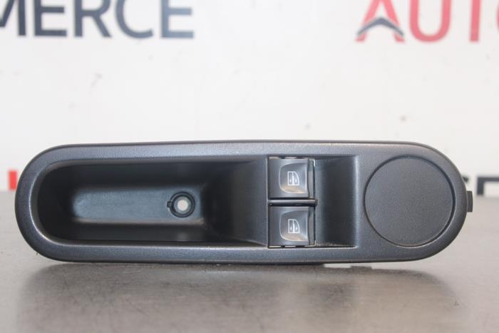 Usados Interruptor de ventanilla eléctrica Renault Twingo III (AH) 1.0 SCe 70 12V Precio € 35,00 Norma de margen ofrecido por Autocommerce