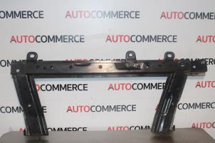 Used Radiator bar Renault Clio IV (5R) 0.9 Energy TCE 90 12V Price on request offered by Autocommerce