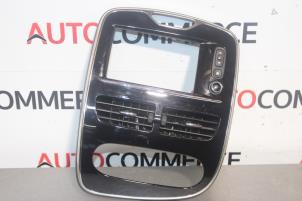 Używane Rama radia Renault Clio IV (5R) 0.9 Energy TCE 90 12V Cena € 60,00 Procedura marży oferowane przez Autocommerce