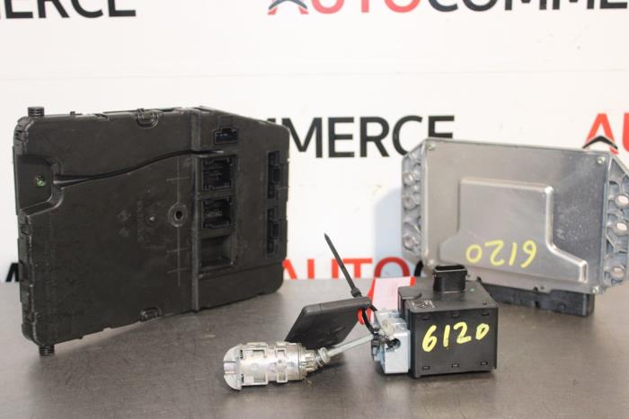 Used Engine management computer Renault Scénic II (JM) 1.6 16V Price on request offered by Autocommerce