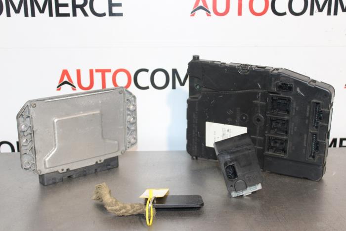 Used Engine management computer Renault Megane II (BM/CM) 1.4 16V 98 Price on request offered by Autocommerce