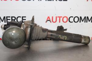 Used Fronts shock absorber, left Citroen C5 II Berline (RC) 2.0 16V Price on request offered by Autocommerce