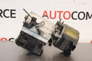 Used Hydraulic suspension pump Citroen C5 II Berline (RC) 2.0 16V Price on request offered by Autocommerce