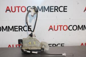 Gebrauchte Türschlossmechanik 4-türig links vorne Peugeot 208 I (CA/CC/CK/CL) 1.0 Vti 12V PureTech Preis auf Anfrage angeboten von Autocommerce