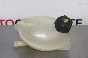 Used Expansion vessel Renault Clio IV (5R) 0.9 Energy TCE 90 12V Price on request offered by Autocommerce