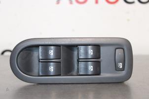 Used Electric window switch Renault Scénic II (JM) 1.6 16V Price on request offered by Autocommerce