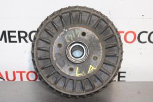 Used Rear brake drum Renault Clio IV (5R) 0.9 Energy TCE 90 12V Price on request offered by Autocommerce