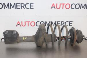 Used Fronts shock absorber, left Renault Clio II (BB/CB) 1.2 16V Price on request offered by Autocommerce