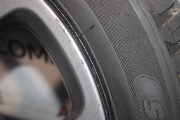 Wheel + tyre from a Citroën C4 Cactus (0B/0P)  2016