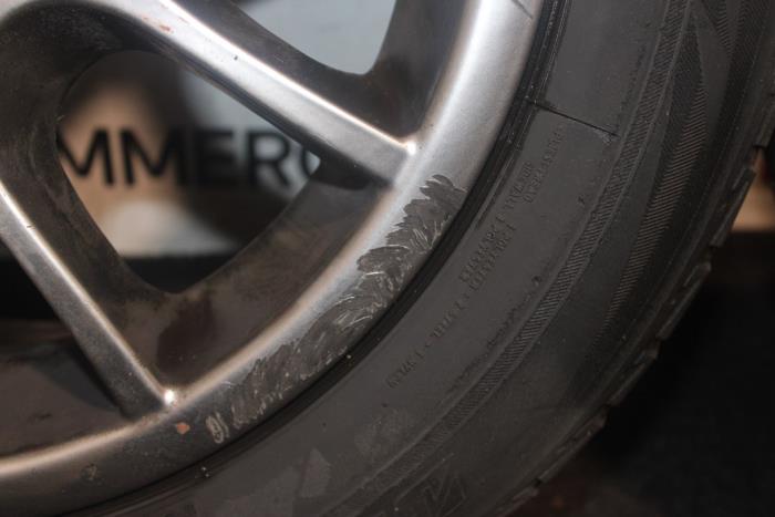 Kit jantes + pneus d'hivers d'un Renault Clio IV (5R)  2015