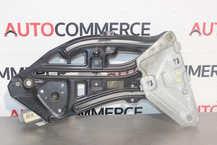 Rear window mechanism 2-door, right from a Peugeot 207 CC (WB) 1.6 16V 2007