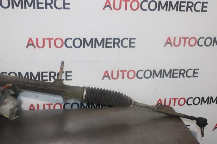 Steering box Peugeot 2008 1.2 Vti 12V PureTech 82 - 982242348000