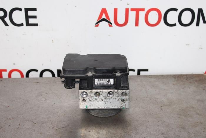 Begagnade ABS-pump Dacia Logan (LS) 1.4 Bifuel Pris € 35,00 Marginaltabell erbjuds av Autocommerce