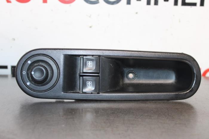 Usados Interruptor de ventanilla eléctrica Renault Twingo III (AH) 1.0 SCe 70 12V Precio € 30,00 Norma de margen ofrecido por Autocommerce