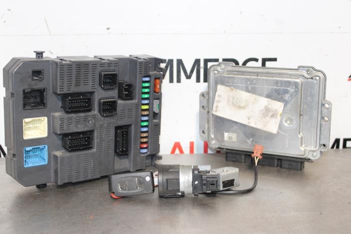 Used Engine management computer Peugeot Expert (G9) 1.6 HDi 90 Price € 250,00 Margin scheme offered by Autocommerce