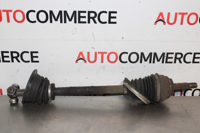 Gebrauchte Antriebswelle links vorne Renault Clio II (BB/CB) 1.2 Preis auf Anfrage angeboten von Autocommerce