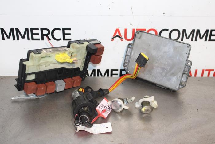 Used Engine management computer Renault Clio II (BB/CB) 1.2 Price on request offered by Autocommerce
