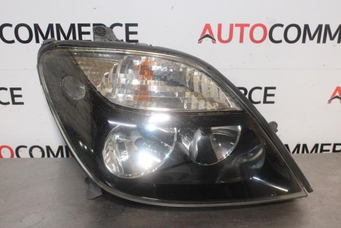 Używane Reflektor prawy Renault Scénic I (JA) 2.0 16V RX4 Cena na żądanie oferowane przez Autocommerce