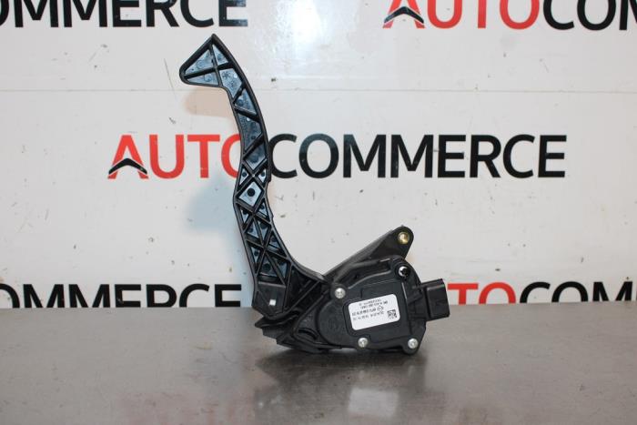 Używane Pedal gazu Renault Twingo III (AH) 1.0 SCe 70 12V Cena € 20,00 Procedura marży oferowane przez Autocommerce