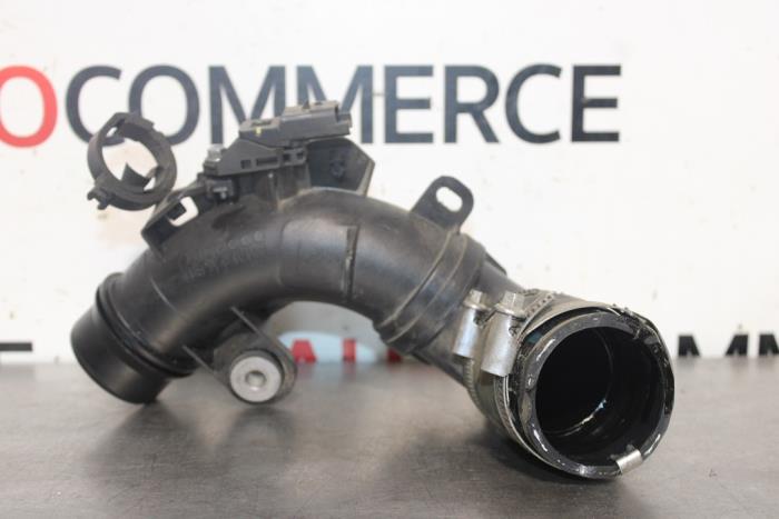 Gebrauchte Intercooler Rohr Peugeot 308 SW (L4/L9/LC/LJ/LR) 1.2 12V e-THP PureTech 110 Preis € 20,00 Margenregelung angeboten von Autocommerce