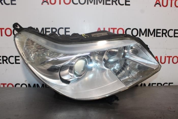 Używane Reflektor prawy Citroen C5 II Berline (RC) 2.0 16V Cena € 50,00 Procedura marży oferowane przez Autocommerce