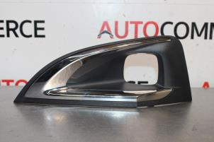 Usados Cubierta de faro de niebla izquierda Peugeot 3008 II (M4/MC/MJ/MR) Precio € 50,00 Norma de margen ofrecido por Autocommerce
