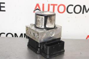 Usados Bomba ABS Renault Megane III Grandtour (KZ) 1.2 16V TCE 115 Precio de solicitud ofrecido por Autocommerce