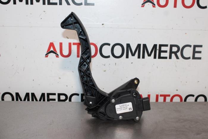Używane Pedal gazu Renault Twingo III (AH) 1.0 SCe 70 12V Cena na żądanie oferowane przez Autocommerce