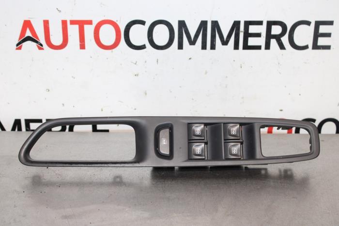 Usados Interruptor de ventanilla eléctrica Renault Clio IV (5R) 0.9 Energy TCE 75 12V Precio € 30,00 Norma de margen ofrecido por Autocommerce