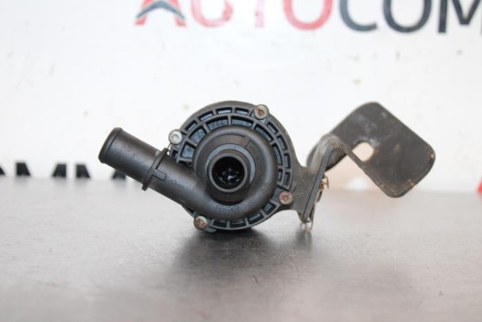 Begagnade Vattenpump Renault Megane III Berline (BZ) 1.4 16V TCe 130 Pris € 25,00 Marginaltabell erbjuds av Autocommerce
