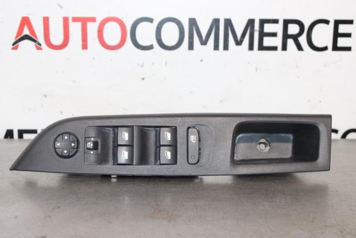 Usados Interruptor de ventanilla eléctrica Peugeot 208 II (UB/UH/UP) 1.2 Vti 12V PureTech 75 Precio € 35,00 Norma de margen ofrecido por Autocommerce
