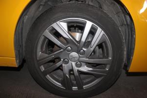 Begagnade Hjuluppsättning + däck Peugeot 208 II (UB/UH/UP) 1.2 Vti 12V PureTech 75 Pris € 550,00 Marginaltabell erbjuds av Autocommerce